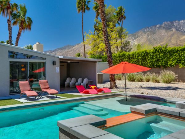 Palm Springs Home 984133