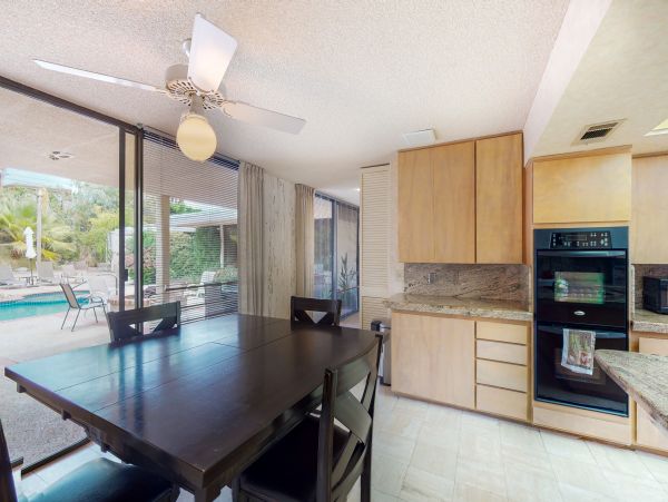 Palm Springs Home 984134