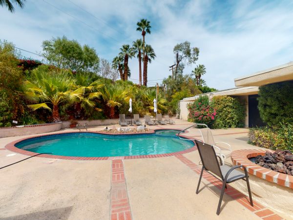 Palm Springs Home 984134