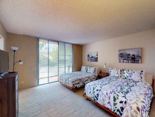 Palm Springs Home 984134