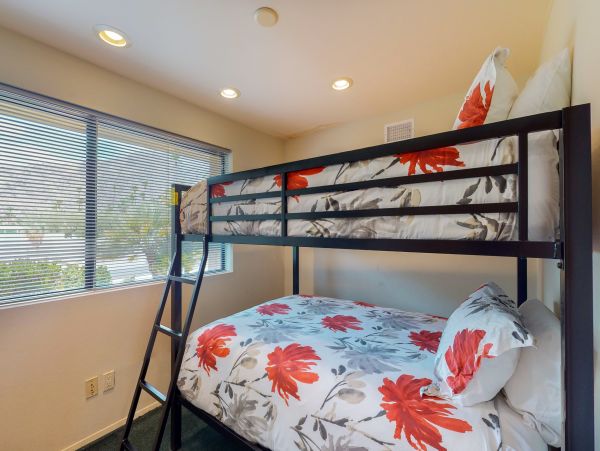 Palm Springs Home 984134