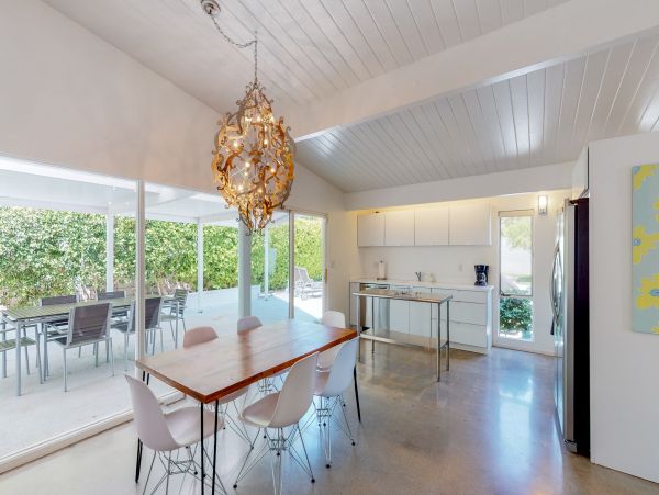 Palm Springs Home 984135