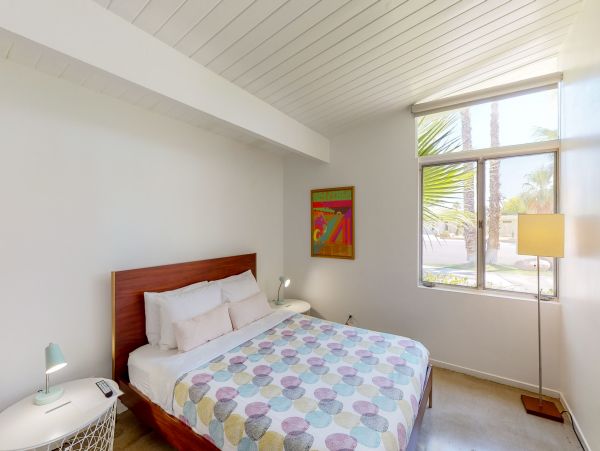 Palm Springs Home 984135