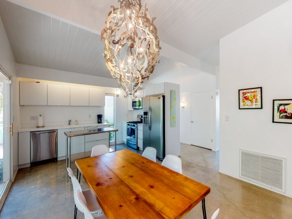 Palm Springs Home 984135