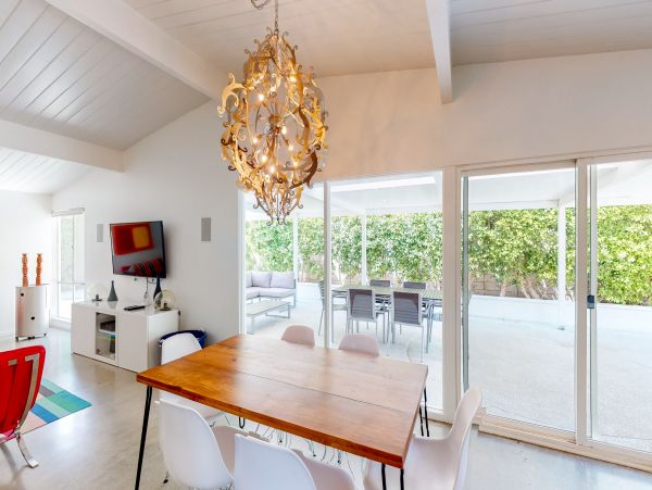 Palm Springs Home 984135