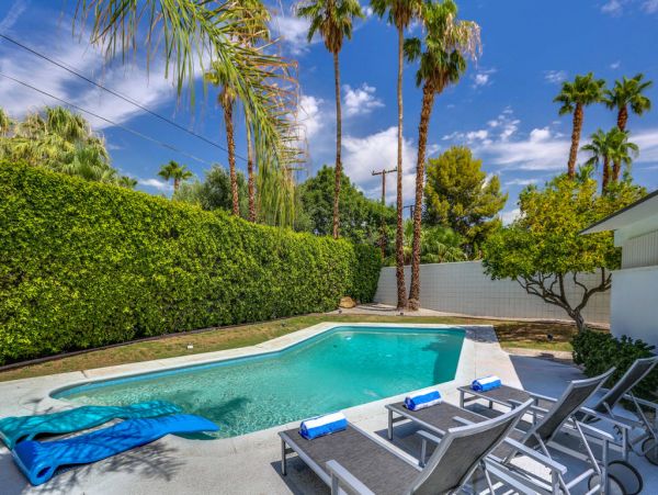 Palm Springs Home 984135