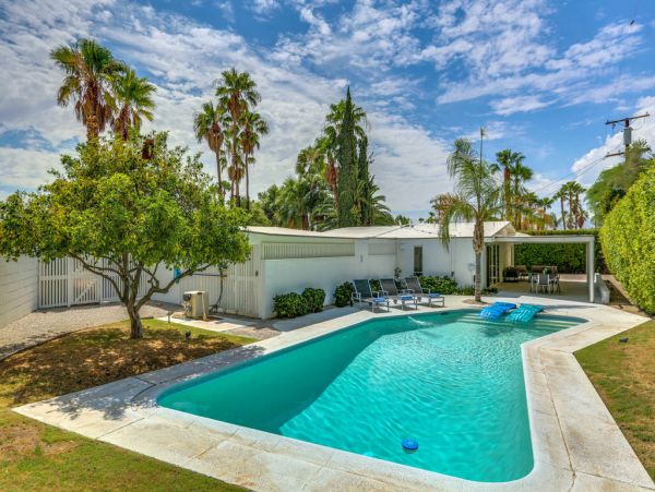 Palm Springs Home 984135
