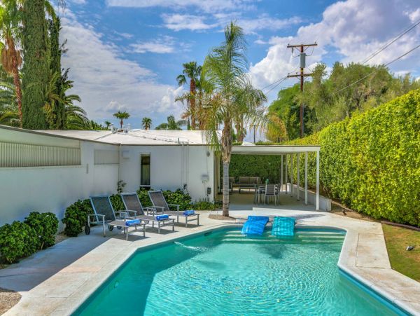 Palm Springs Home 984135