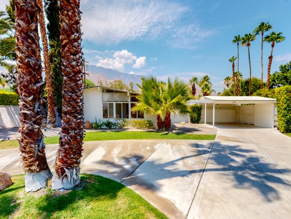 Palm Springs Home 984135