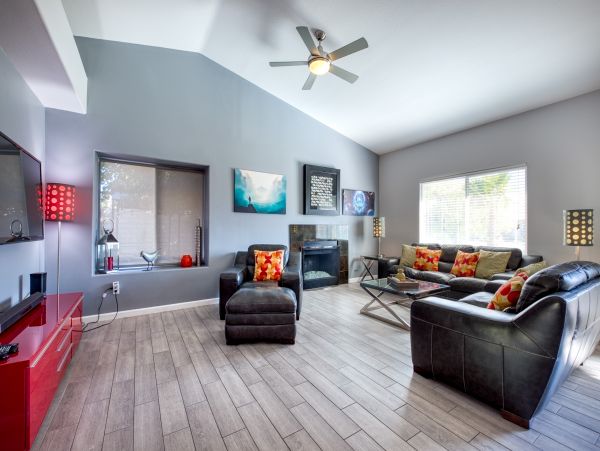 Palm Springs Home 984136
