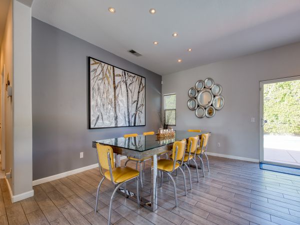 Palm Springs Home 984136