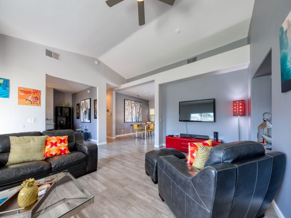 Palm Springs Home 984136