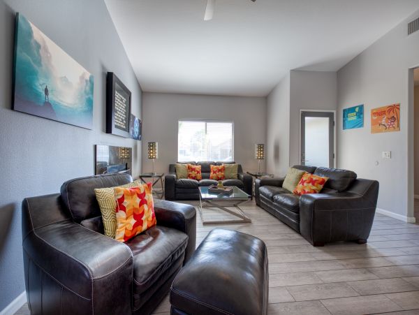 Palm Springs Home 984136