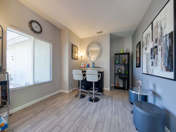 Palm Springs Home 984136