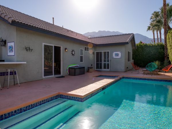 Palm Springs Home 984136