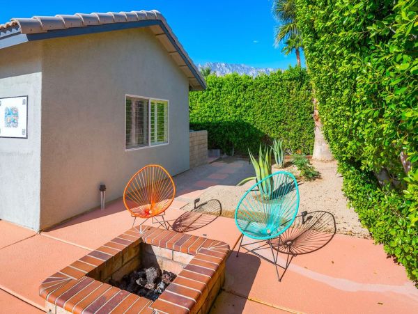 Palm Springs Home 984136