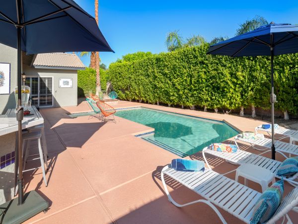 Palm Springs Home 984136