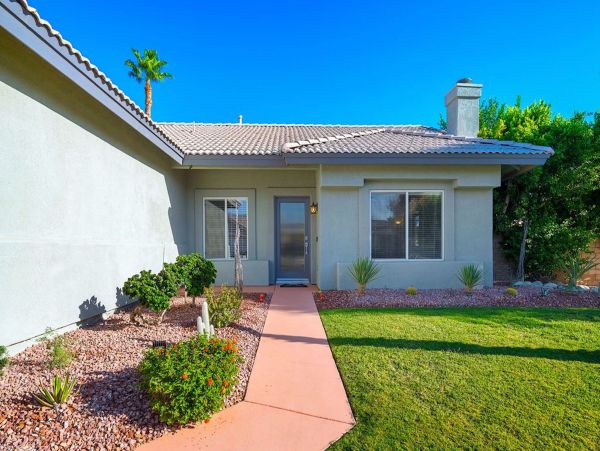 Palm Springs Home 984136