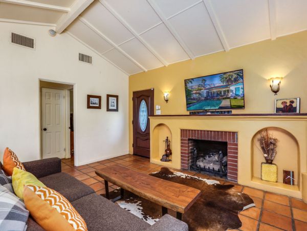 Palm Springs Home 984138