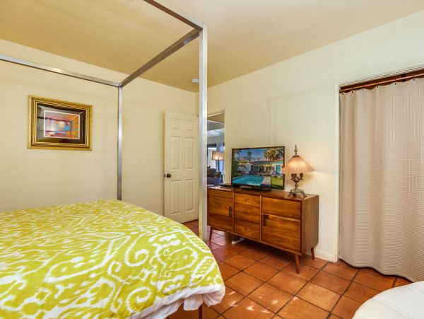 Palm Springs Home 984138