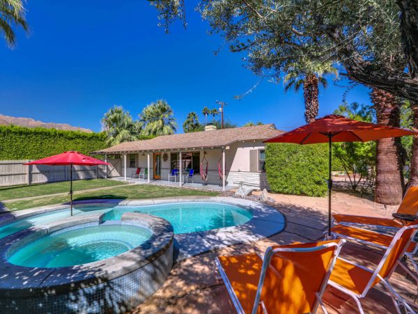 Palm Springs Home 984139