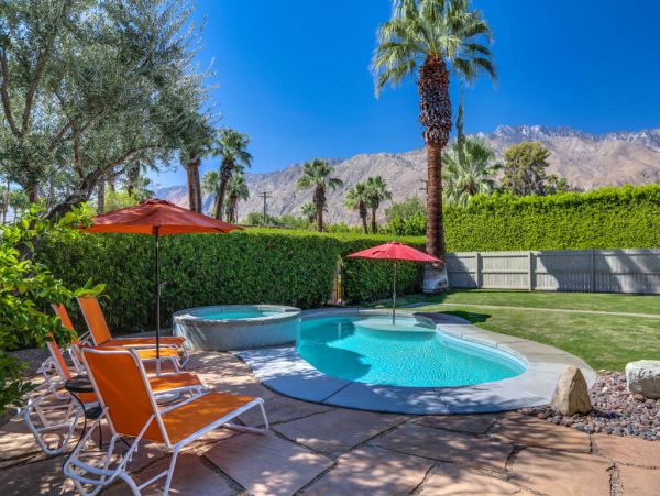 Palm Springs Home 984139