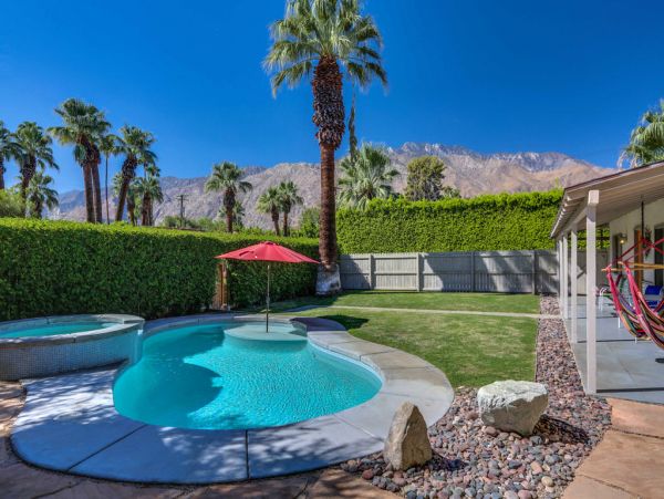 Palm Springs Home 984139