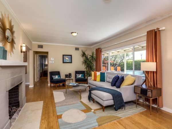 Palm Springs Home 984139