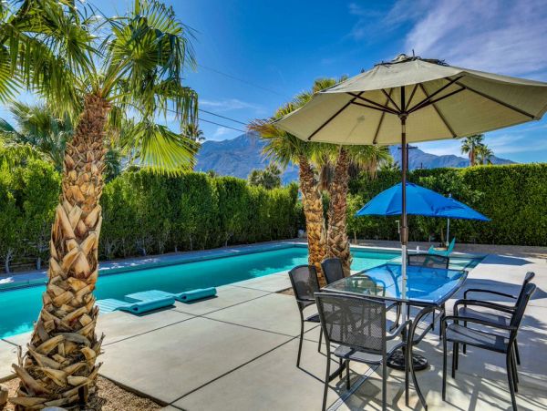 Palm Springs Home 984142