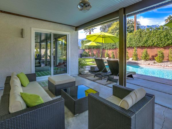 Palm Springs Home 984143