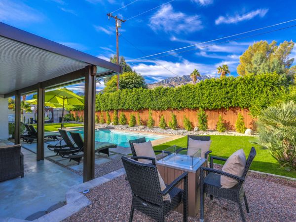 Palm Springs Home 984143