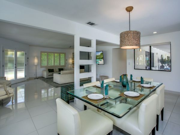 Palm Springs Home 984146