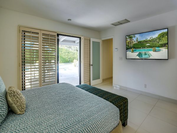 Palm Springs Home 984146