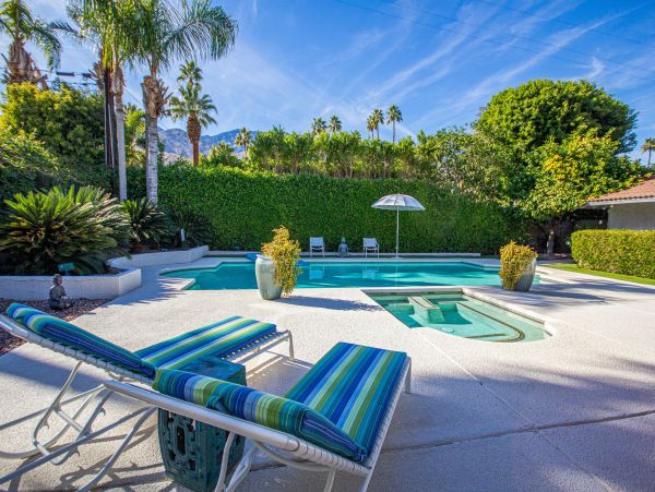 Palm Springs Home 984146