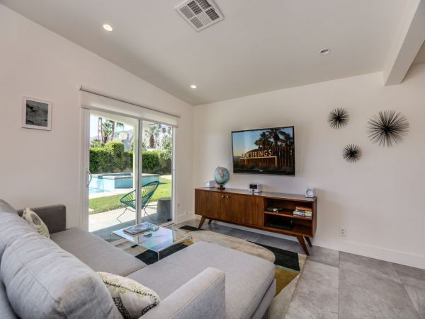 Palm Springs Home 984149