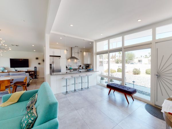 Palm Springs Home 984149