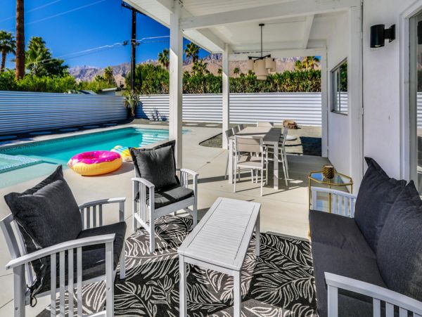 Palm Springs Home 984150