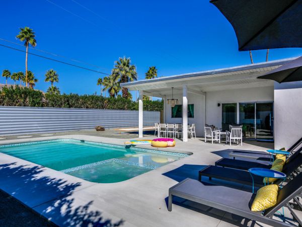 Palm Springs Home 984150