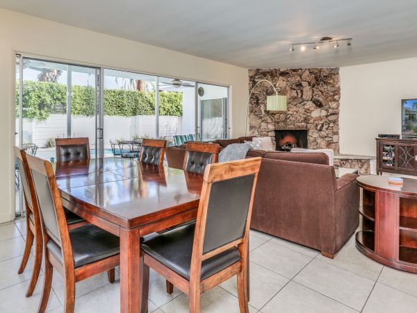 Palm Springs Home 984152