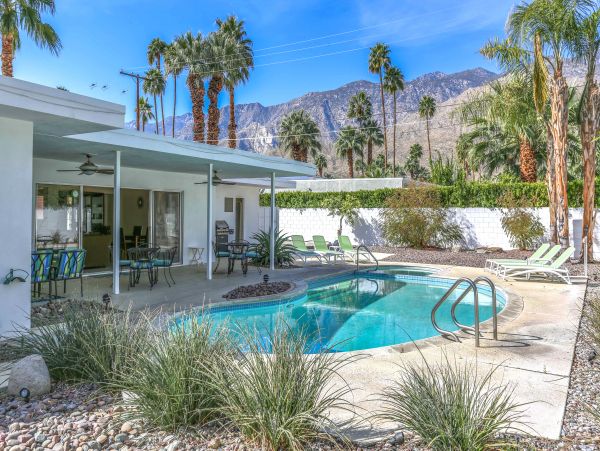 Palm Springs Home 984152