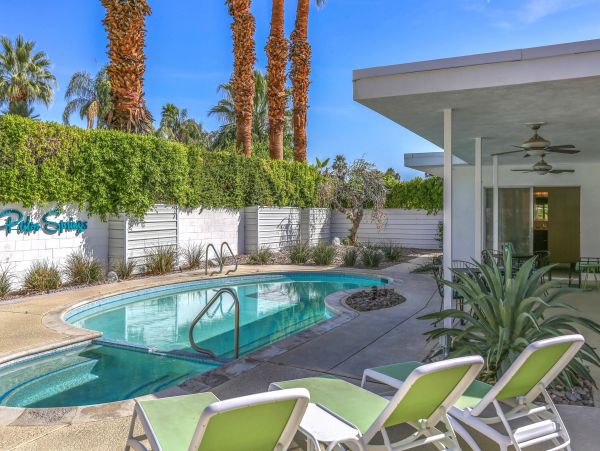 Palm Springs Home 984152