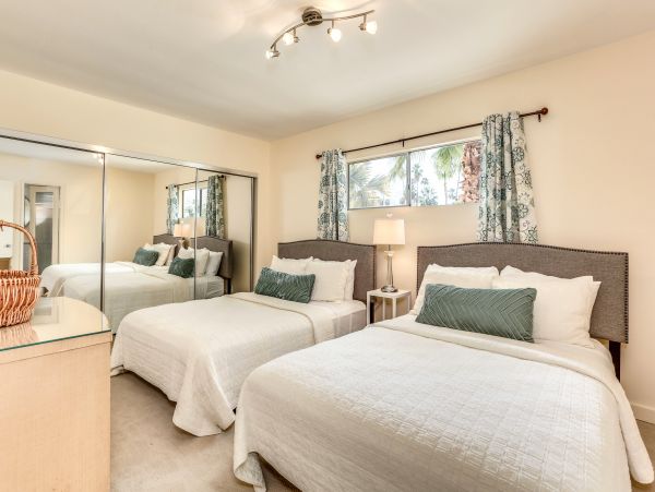 Palm Springs Home 984152