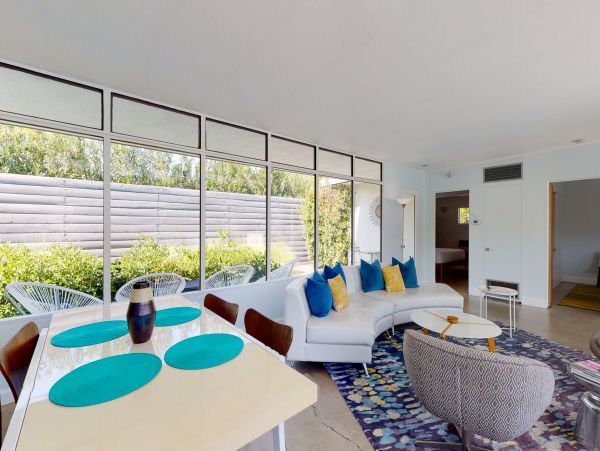 Palm Springs Home 984153
