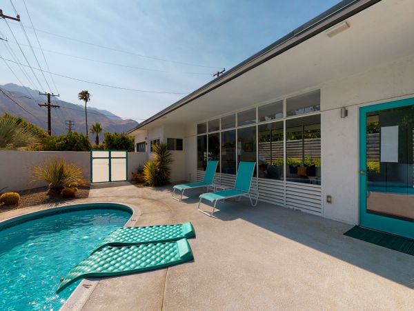 Palm Springs Home 984153
