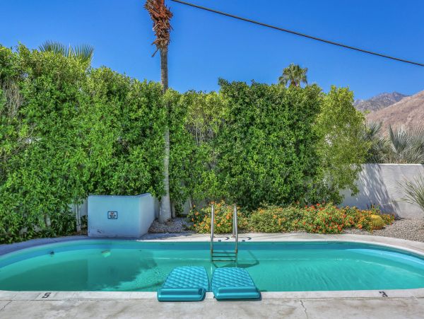 Palm Springs Home 984153