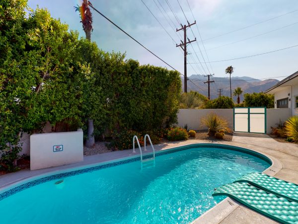 Palm Springs Home 984153