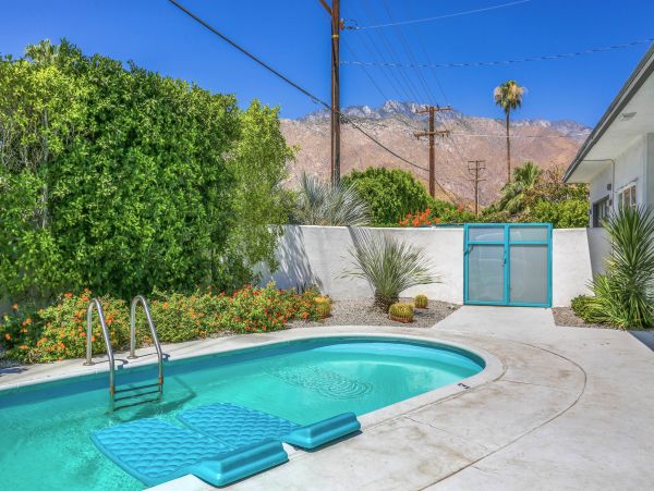 Palm Springs Home 984153