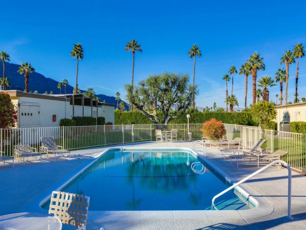 Palm Springs Home 984155