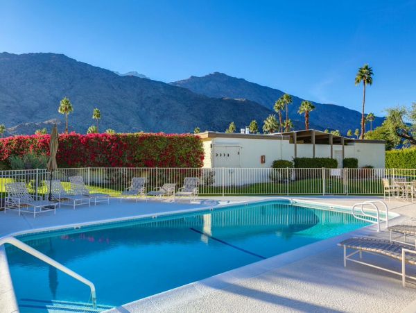 Palm Springs Home 984155
