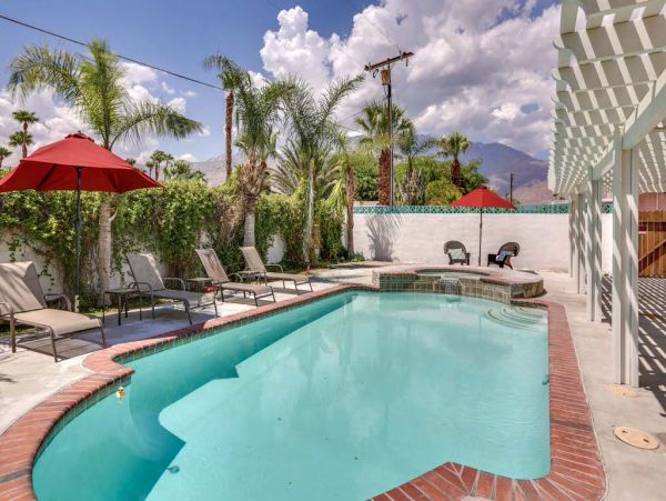 Palm Springs Home 984156